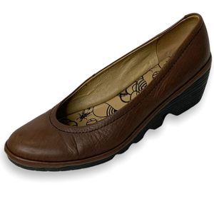 FLY LONDON Genuine Leather Chocolate Brown Wedge Round Toe Pumps Sz 8.5